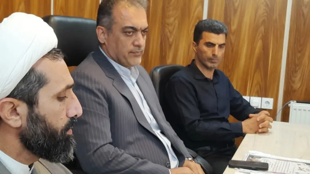 مراسم تجلیل از کارمندان شهرداری رحیم‌آباد با حضور مسئولان محلی برگزار شد