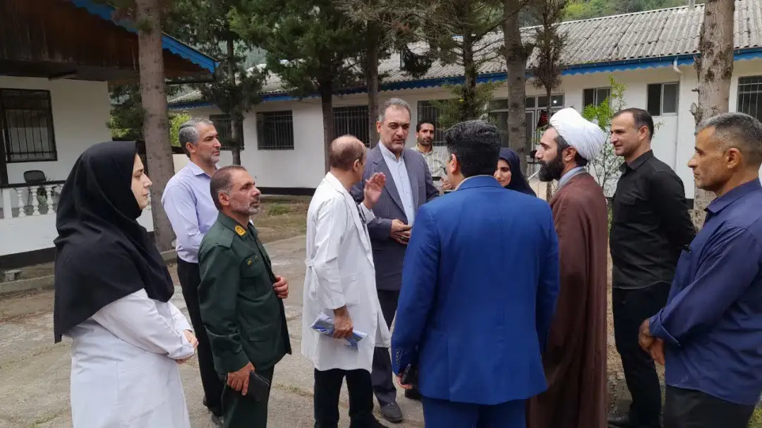 دیدار صمیمانه شهردار رحیم‌آباد با پزشکان و پرسنل مرکز خدمات درمانی زیاز به مناسبت هفته دولت