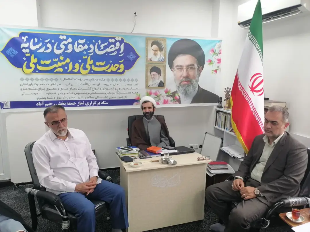 با حضور شهردار رحیم‌آباد؛ رئیس ستاد بازسازی عتبات عالیات استان گیلان با امام جمعه دیدار کرد