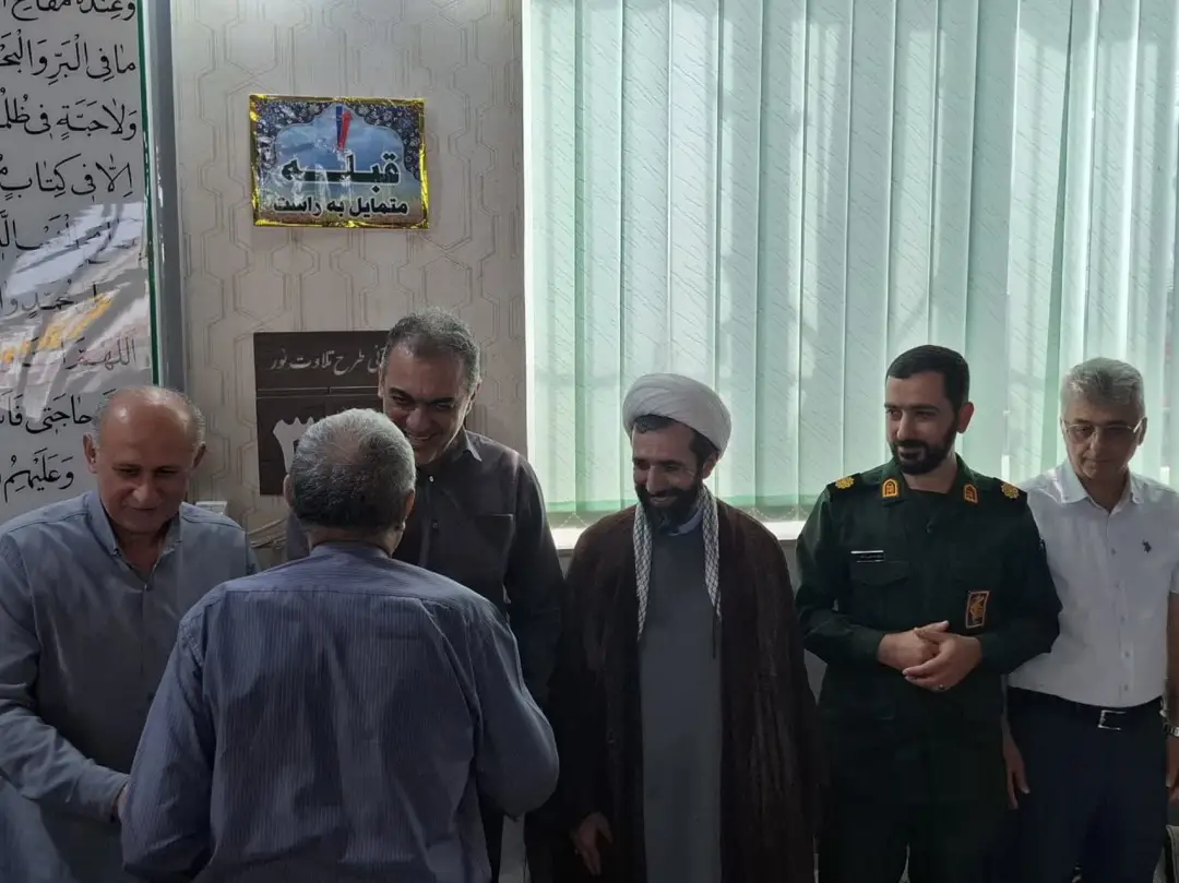 تجلیل از هیئت امنای پرتلاش مسجد جامع شهر رحیم‌آباد در آیین عبادی–سیاسی نماز جمعه