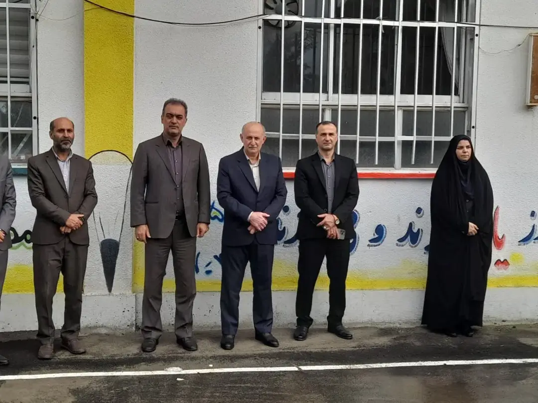 تقدیر از فرمانده فراجا در مدرسه شهید شعبانی با حضور شهردار و رئیس شورای شهر رحیم‌آباد
