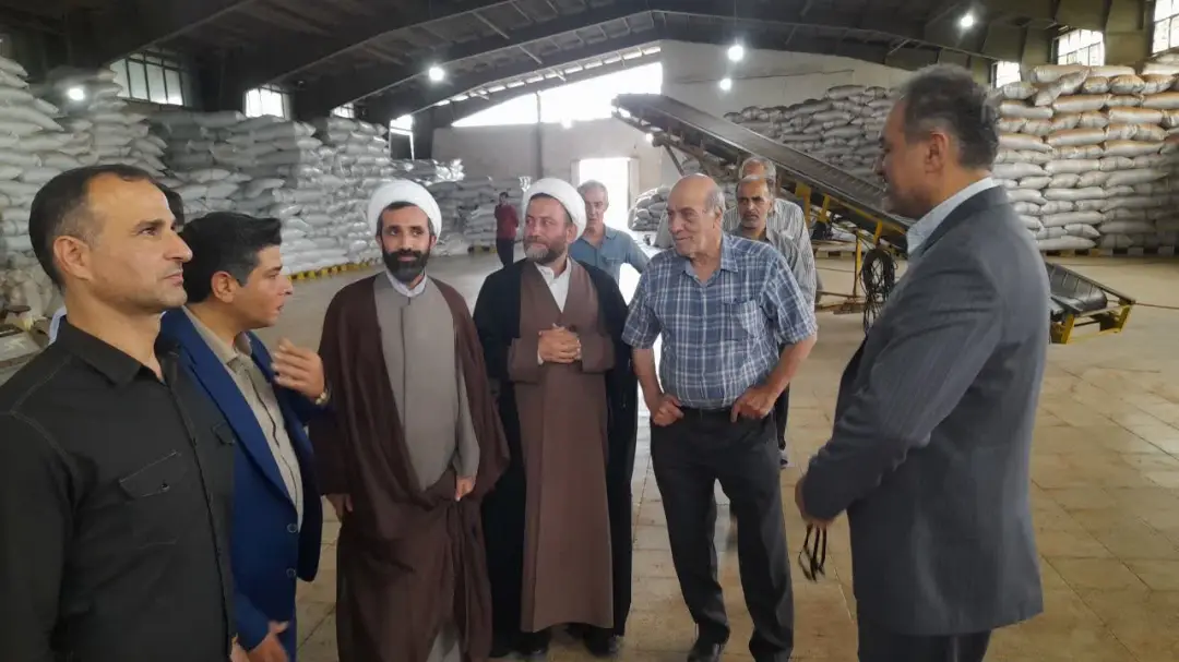 دیدار مسئولان محلی رحیم‌آباد با مدیریت کارخانه چایسازی گلریزان به مناسبت هفته دولت