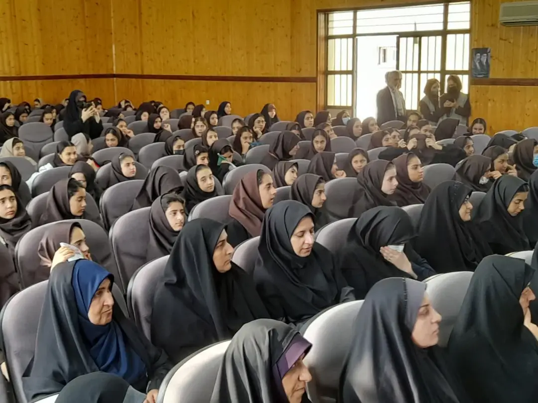 حضور جانشین شهردار رحیم‌آباد در مراسم جشن عاطفه‌ها به میزبانی دبیرستان شهید آیت‌الله خامنه‌ای