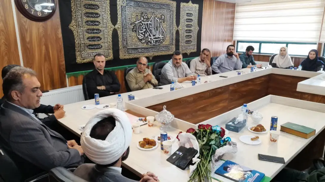 مراسم تجلیل از کارمندان شهرداری رحیم‌آباد با حضور مسئولان محلی برگزار شد