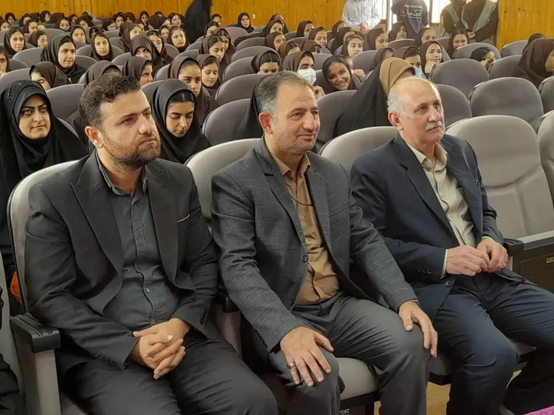 حضور جانشین شهردار رحیم‌آباد در مراسم جشن عاطفه‌ها به میزبانی دبیرستان شهید آیت‌الله خامنه‌ای