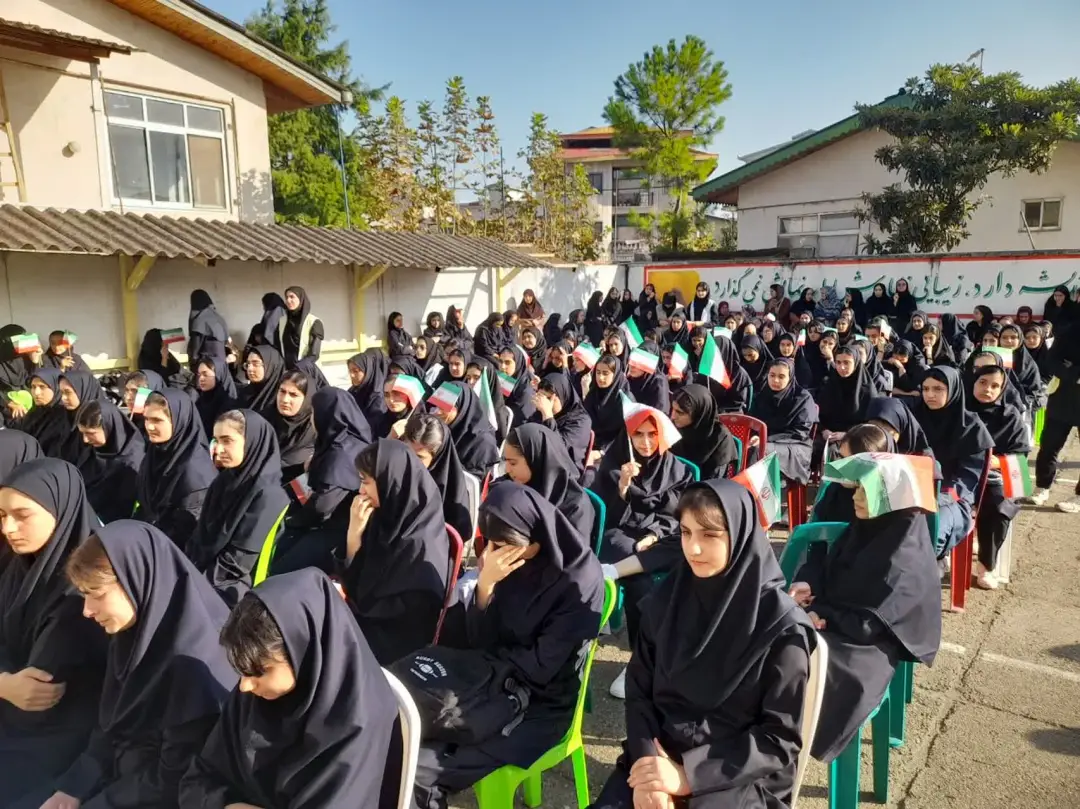 زنگ مهر و مقاومت به مناسبت تلاقی هفته دفاع مقدس و بازگشایی مدارس، با حضور مسئولان بخش در مدرسه شهید نصرالله‌زاده رحیم‌آباد نواخته شد.

