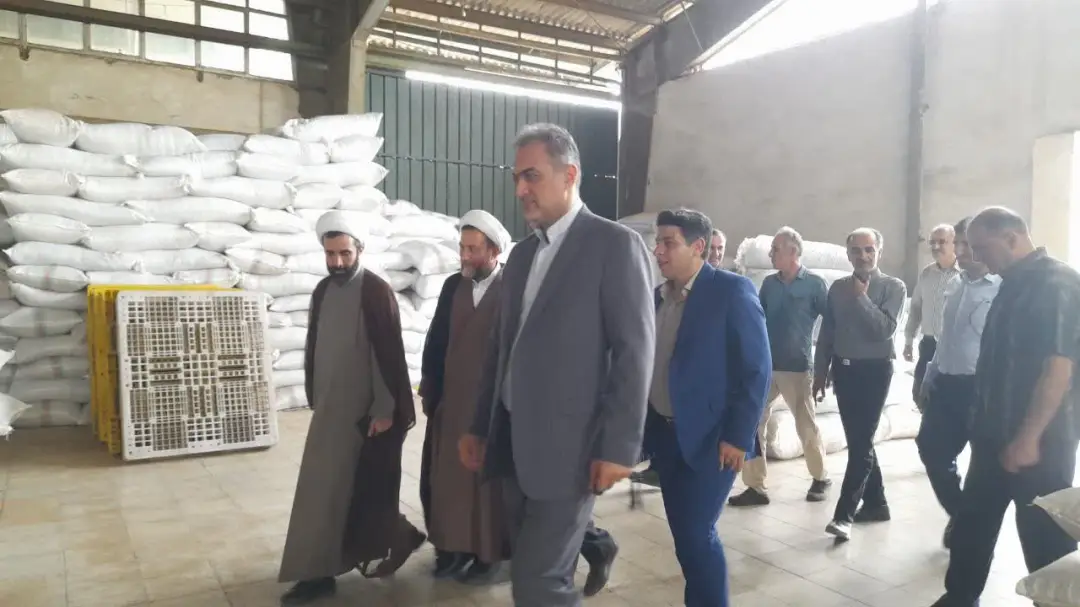 دیدار مسئولان محلی رحیم‌آباد با مدیریت کارخانه چایسازی گلریزان به مناسبت هفته دولت